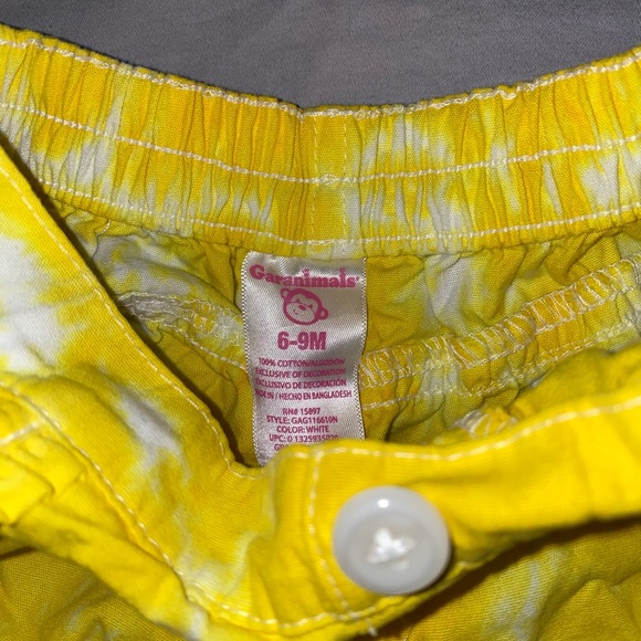 Yellow shorts - Picture 2 of 2